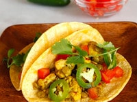 Vegan Lentil Cauliflower Tacos - This savory meatless taco recipe with lentils and cauliflower can be made vegan and gluten free. Healthy vegetarian meal for Cinco de Mayo.